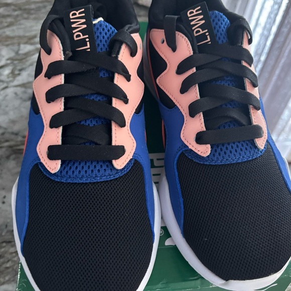 PUMA x Lola Plaku Nova GRL Power Sneaker (8 US) New w/ Box Retail$148 - Picture 3 of 5